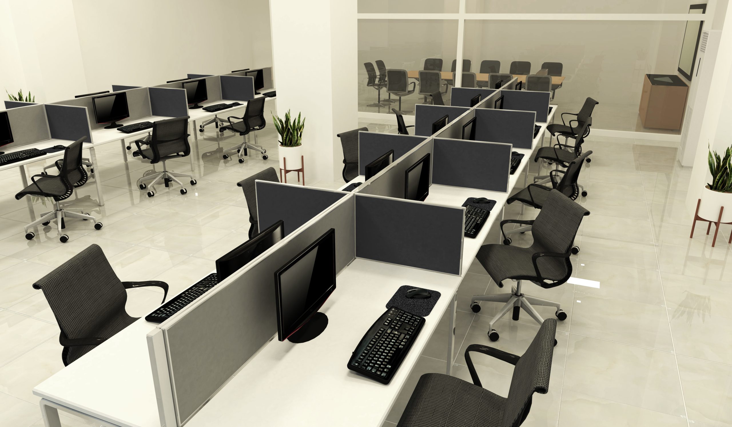 Ambiente corporativo moderno com várias estações de trabalho organizadas em baias, cada uma equipada com computador, teclado e cadeira ergonômica. O espaço é bem iluminado, com piso claro e plantas decorativas. Ao fundo, há uma sala de reuniões com cadeiras em torno de uma mesa grande e uma tela de apresentação na parede.